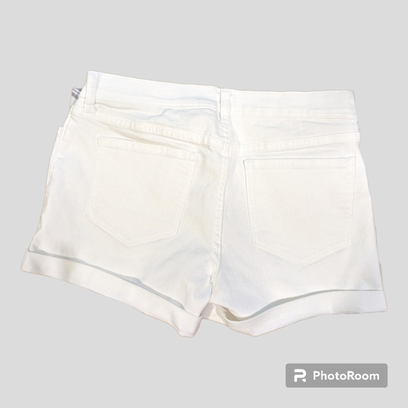 🔥5/$25🔥 Old Navy White Denim Shorts Size 6 - Picture 2 of 5